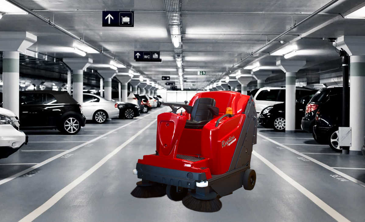 Zamiatarka Poli Raptor E88 na parkingu